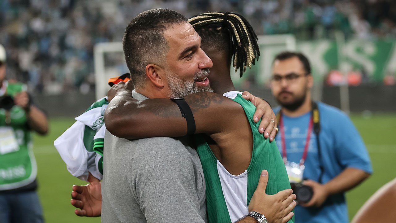 Arda Turan'dan Türkiye cevabı: "Gelecekte ne olur bilinmez"
