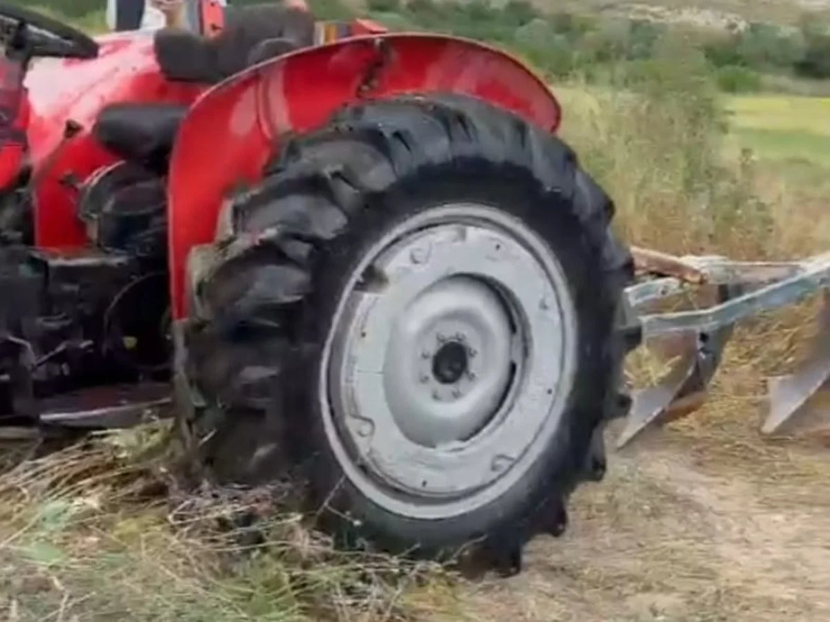 Malatya'da traktör kanala uçtu: Sürücü son anda kurtuldu