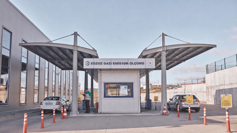 TÜVTÜRK'ten araç sahiplerine emisyon ölçümü çağrısı