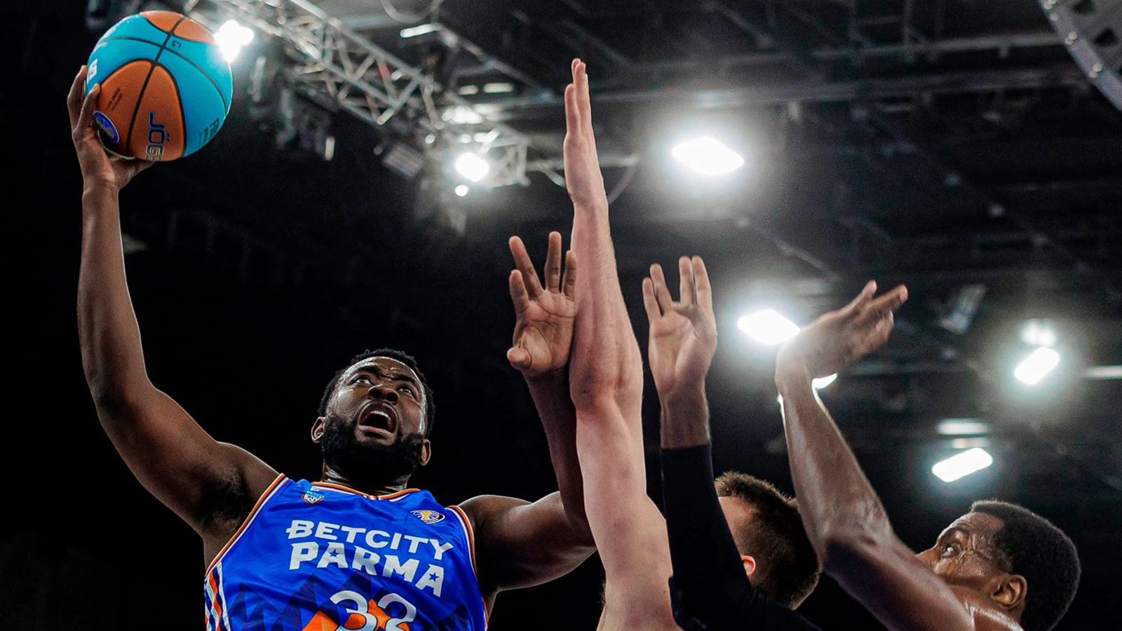 TOFAŞ, Birleşik Amerikalı pivot Terrell Carter ile sözleşme imzaladı