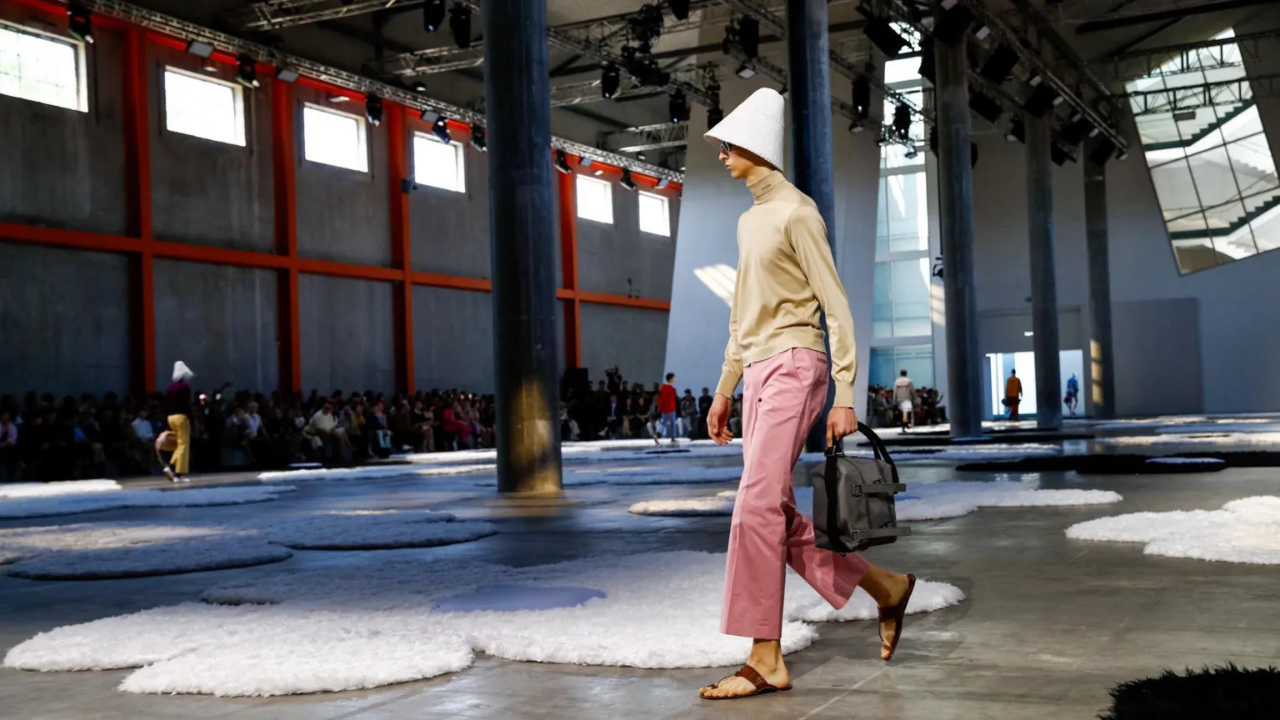 Prada, 'kültürel sahiplenme' eleştirilerinin ardından Kolhapuri sandaletlerini Hindistan'da yaptırmaya başladı