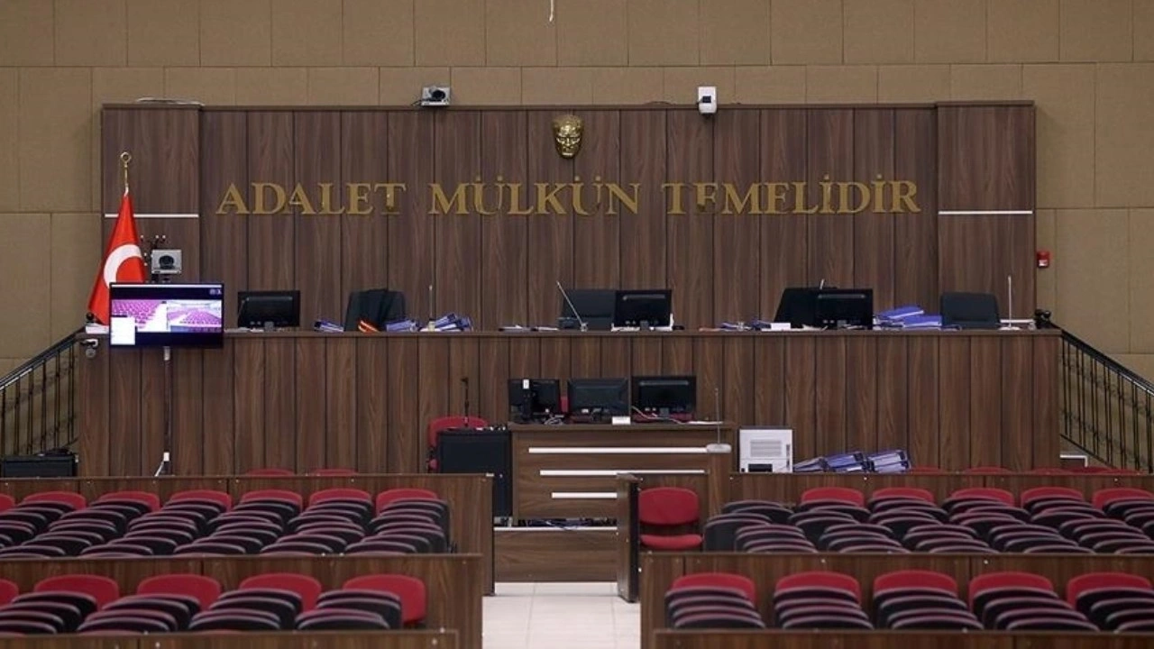 Depremde 4 kişiye mezar olan Özgür Apartmanı davasında tutuksuz sanıklar için karar çıkmadı