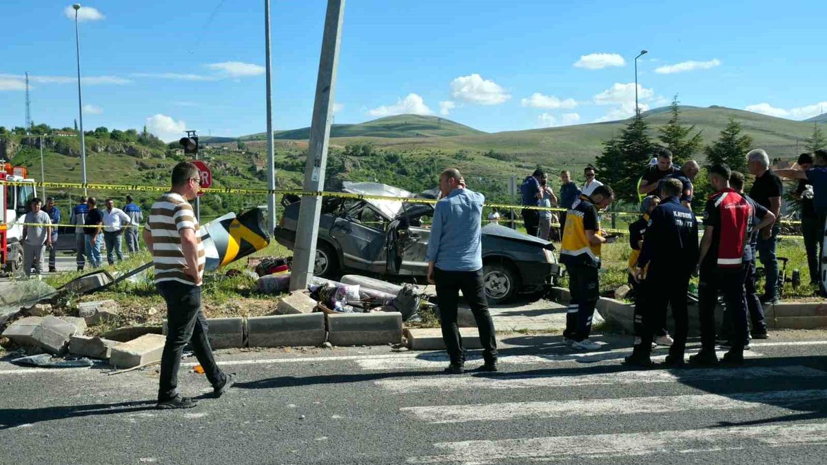 Kayseri'de feci kaza: 2 ölü, 4 yaralı