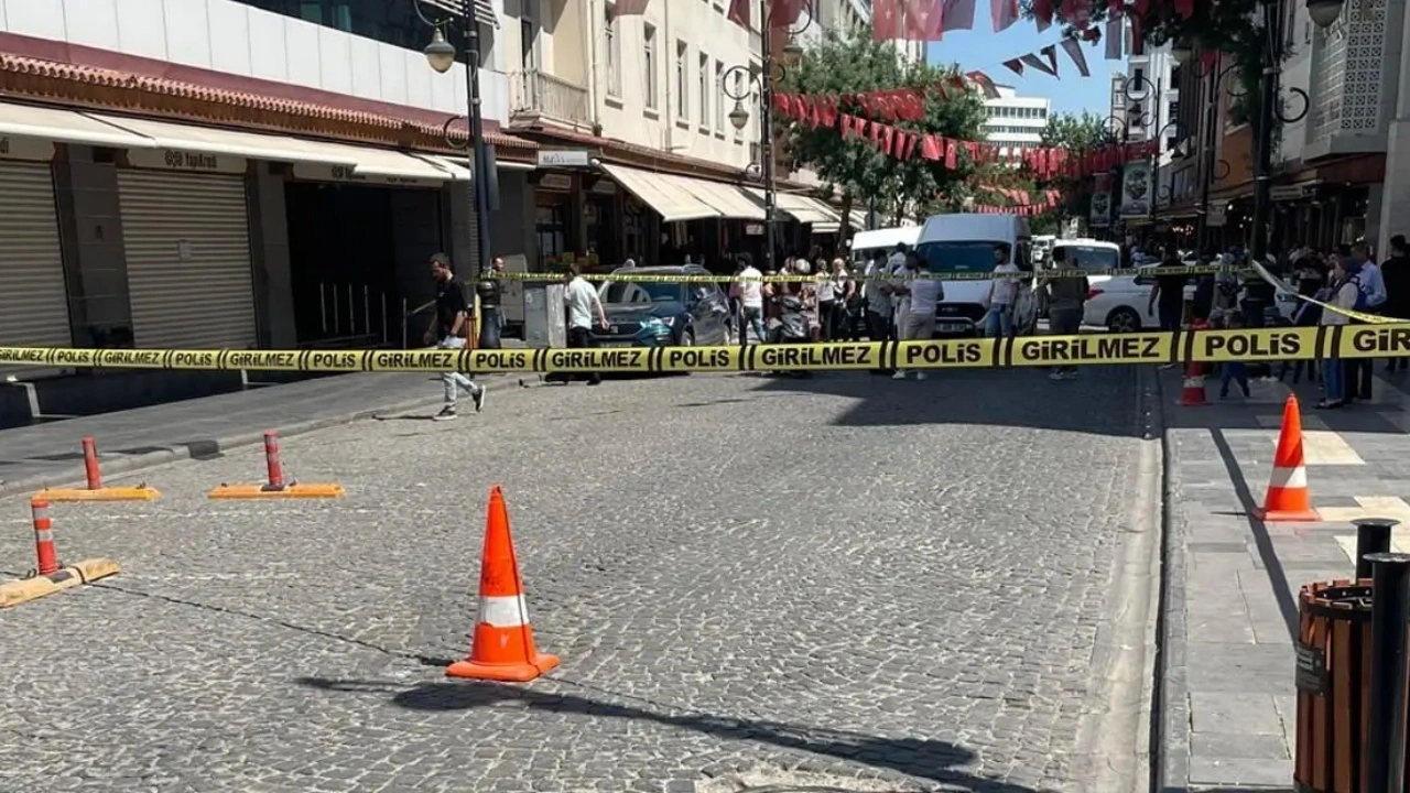 Son dakika | Diyarbakır'da Koç Holding'in bankasına silahlı saldırı