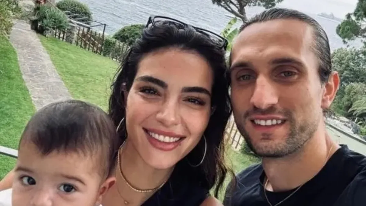 Romantizmin zirvesindeler: Yusuf Yazıcı ve Melisa Aslı Pamuk’tan yeni aşk karesi...