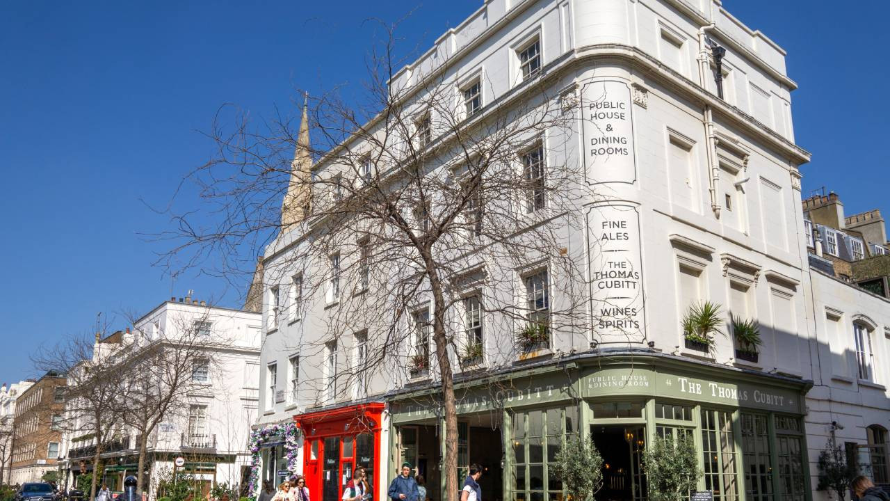 Londra'nın en pahalı anlaşmalarından: Dubai şeyhi çivi bile çakılamayan malikaneye 47 milyon dolar ödedi