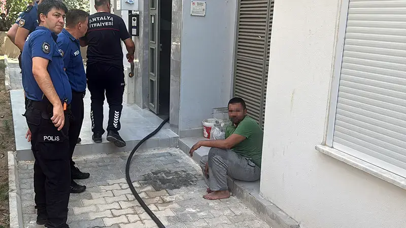 Annesiyle tartışıp kendisini kilitlediği odayı ateşe verdi, kapı kırılarak kurtarıldı