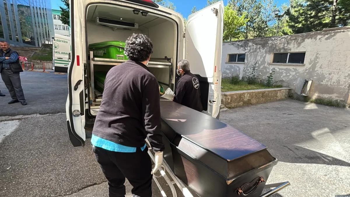 Üç çocuk babası kene kurbanı