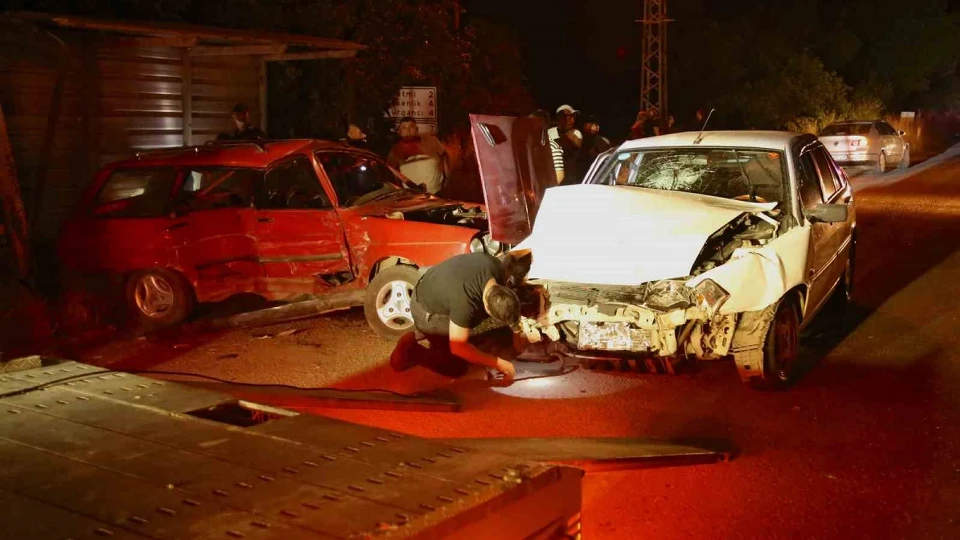 Kastamonu'da iki otomobil çarpıştı: 4'ü çocuk 8 kişi yaralandı!