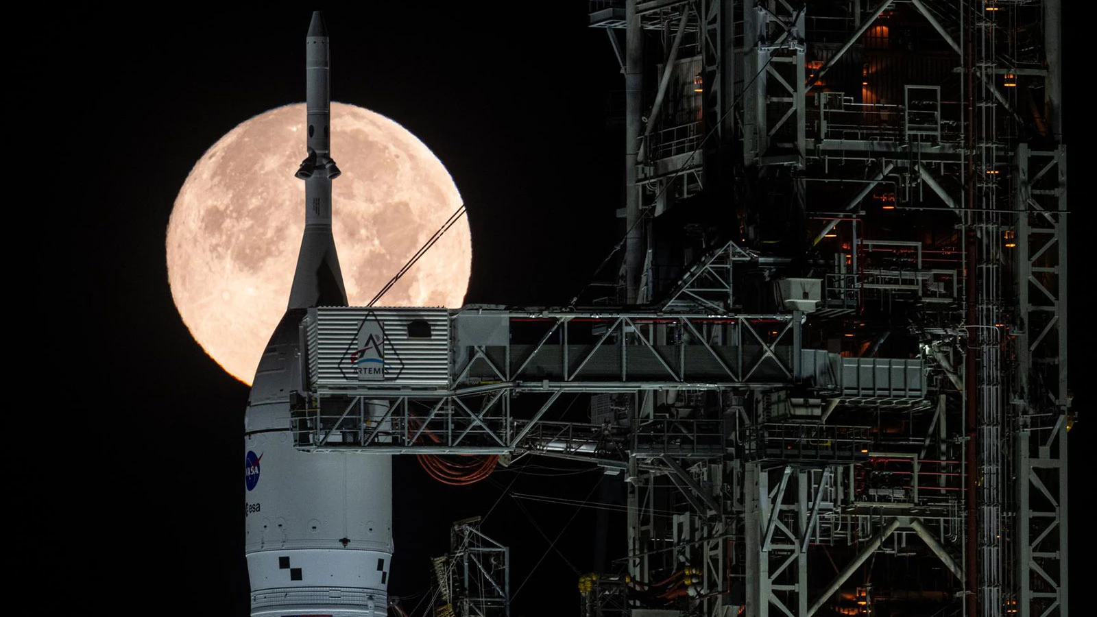 NASA, Ay'da kalıcı yerleşim yeri kurma planını hızlandırıyor