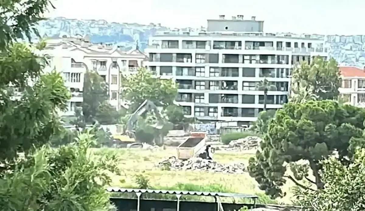 Karşıyaka'nın stadında hafriyat çalışmaları başladı