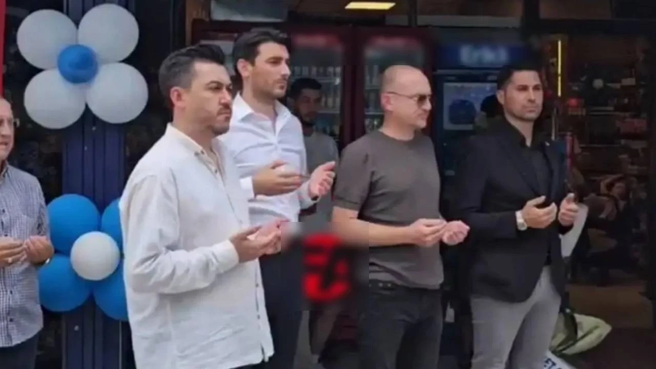 Tekel bayi açılışında imam dua etti! O görüntülere tepkiler çığ gibi büyüdü! İmamdan açıklama geldi: Bilmiyordum