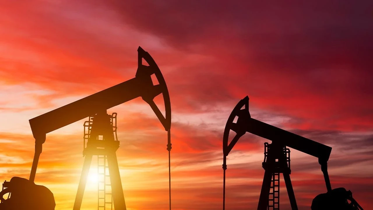 Trump'ın tek açıklaması yetti! Petrol piyasası ters köşe oldu! Brent 90 doların altına indi