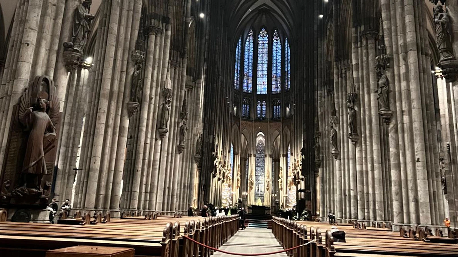 Köln Katedrali'nde ücretsiz giriş dönemi sona erdi: Turistlerden 12 euro alınacak
