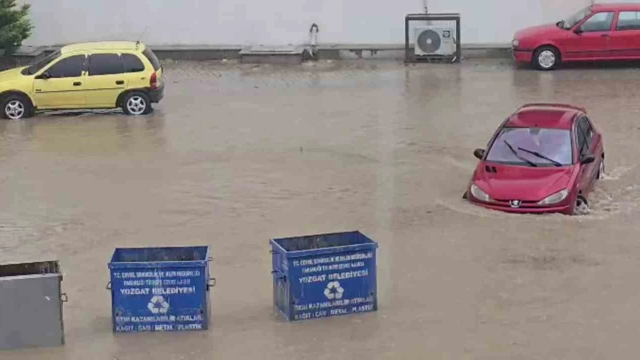 Yozgat’ı sağanak vurdu: Su baskını oldu