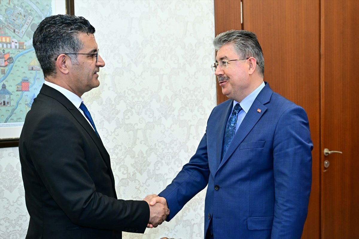Eskişehir Valisi Yılmaz, yeni göreve başlayan Ömer Süt'ü kabul etti