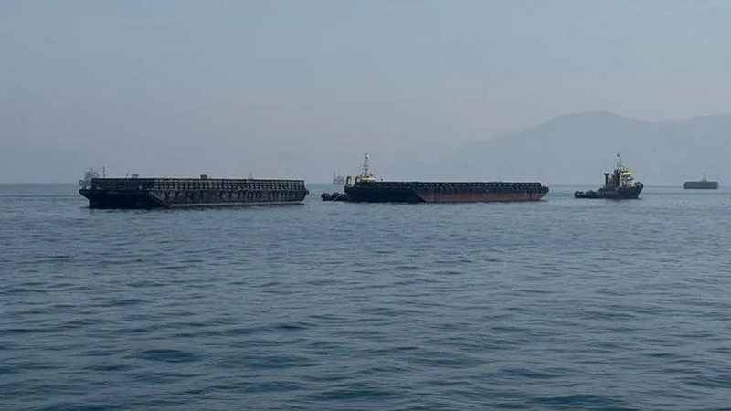 İran Hürmüz Boğazı’nı her türlü gemi geçişine kapattı
