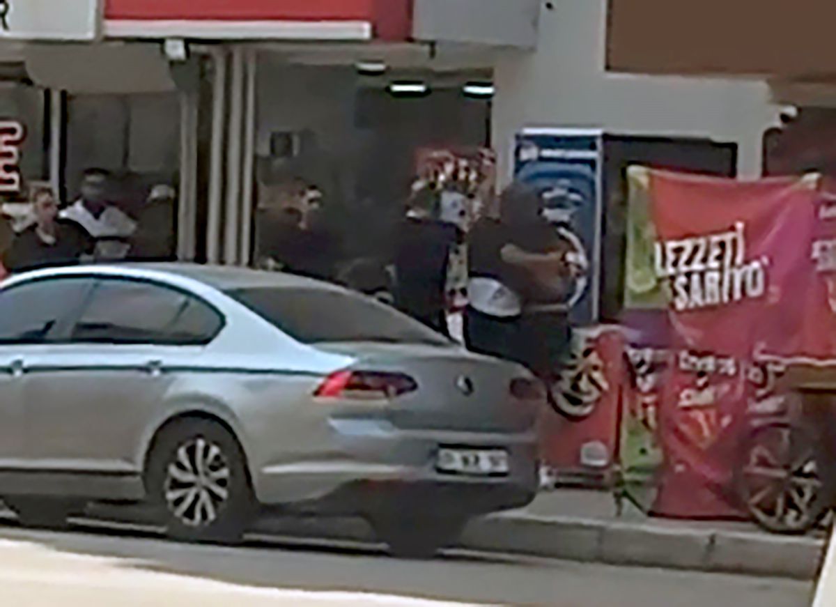 Adana'da Tekel Bayisinde Kavga: Av Tüfeğiyle Ateş Açtı