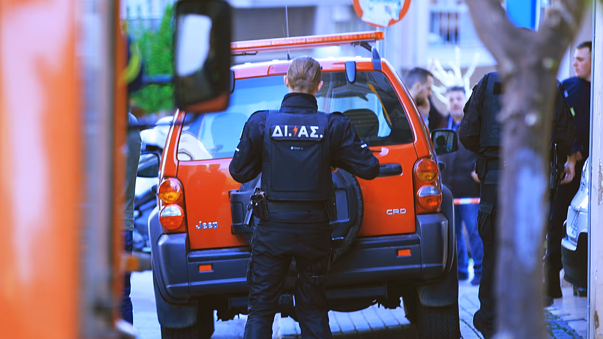 Yunanistan'da siyasilerin konutlarına molotoflu saldırı: 5 yaralı