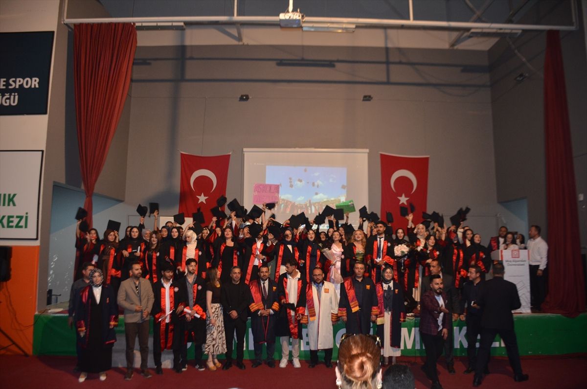 Bulanık Meslek Yüksekokulu'nda mezuniyet töreni düzenlendi