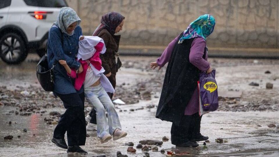 Ankara'yı sağanak vurdu! Bakanlık'tan 5 il için uyarı