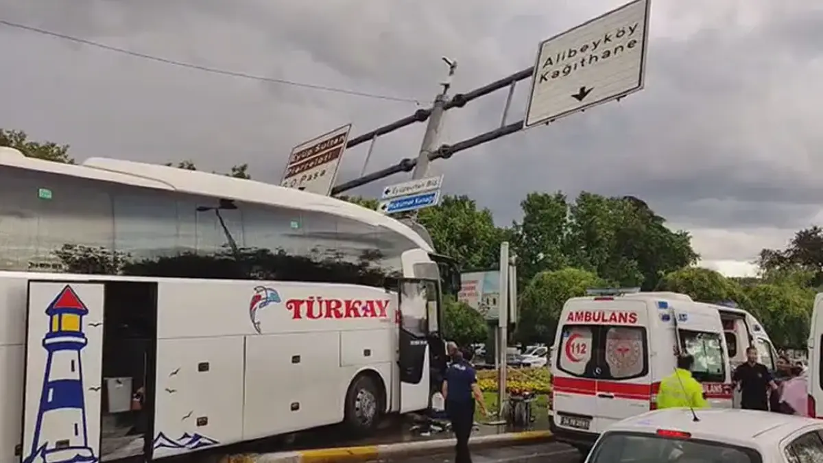 Eyüpsultan'da yolcu otobüsü ve otomobil çarpıştı: 2'si ağır 6 yaralı