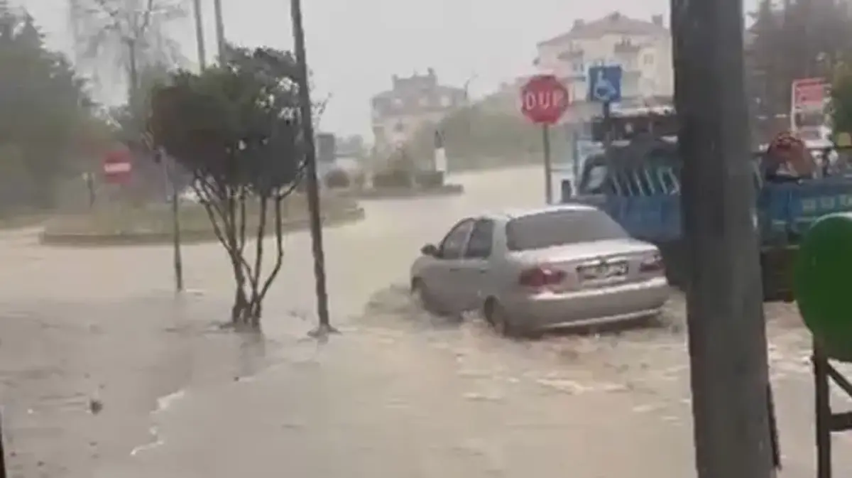 Kuvvetli sağanak yağış Sinop Türkeli'yi vurdu