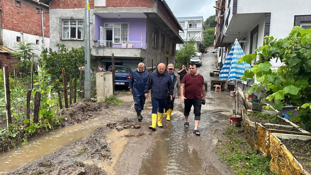 Ordu'da sağanak; ev ve iş yerlerini su bastı