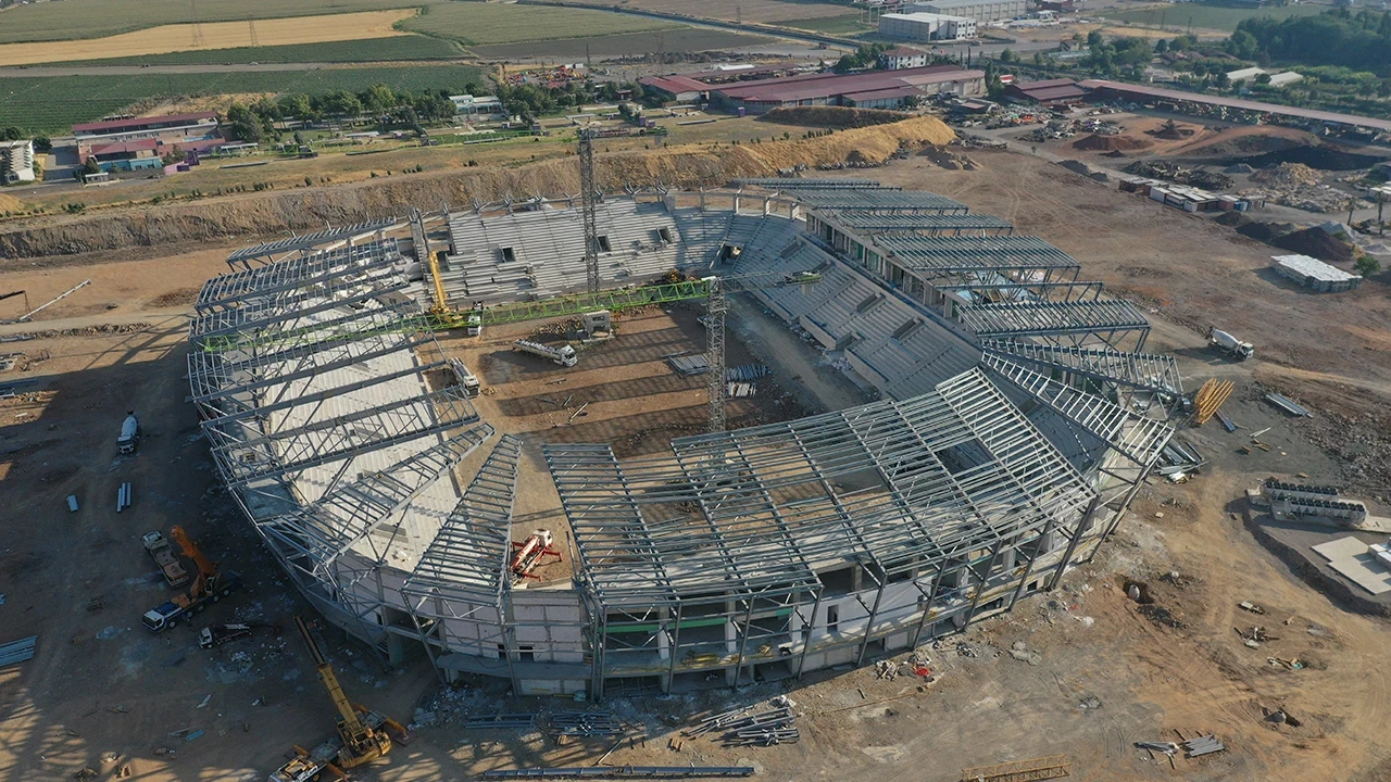 Kahramanmaraş yeni stadyumuna kavuşuyor: Dev projede yarı yol geçildi, açılış tarihi netleşti