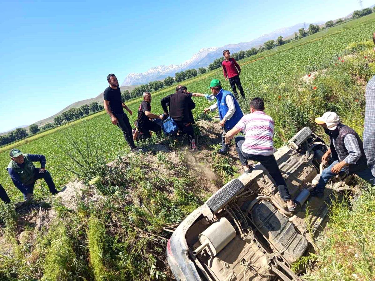 Kahramanmaraş'ta otomobil kanala uçtu: 4 yaralı