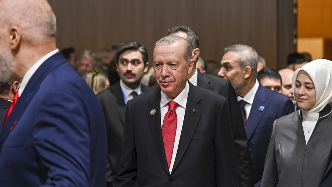 Tarihi NATO Zirvesi'nde aile fotoğrafı çekildi! Cumhurbaşkanı Erdoğan'dan flaş mesajlar