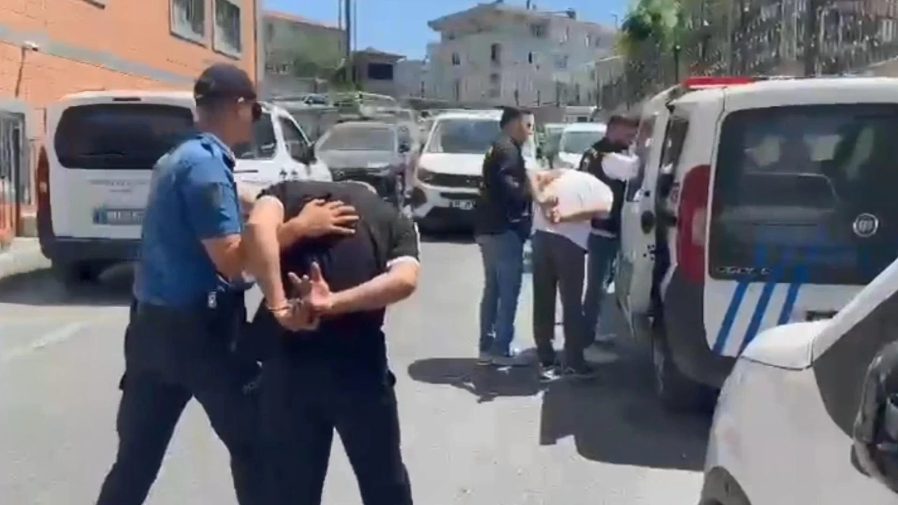 Motosiklet hırsızlarına suçüstü operasyon: O anlar kamerada