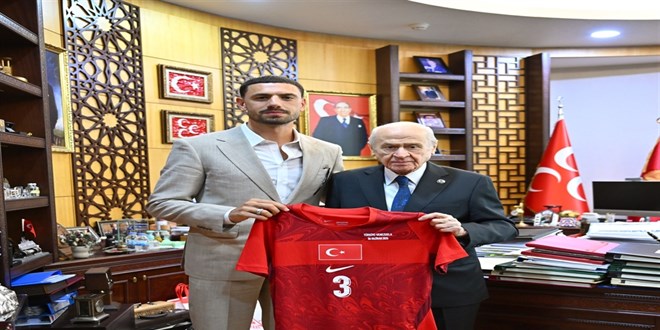 Bahçeli, milli futbolcu Merih Demiral'ı kabul etti