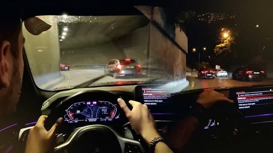 Trafik terörü: Tünel çıkışında annesiyle yapılan tehlikeli drift sosyal medyada gündem oldu | Gündem Haberleri