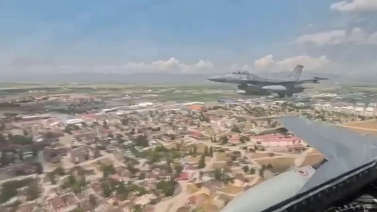 Gökyüzünde milli selam! F-16'lar Erzurum Kongresi için havalandı