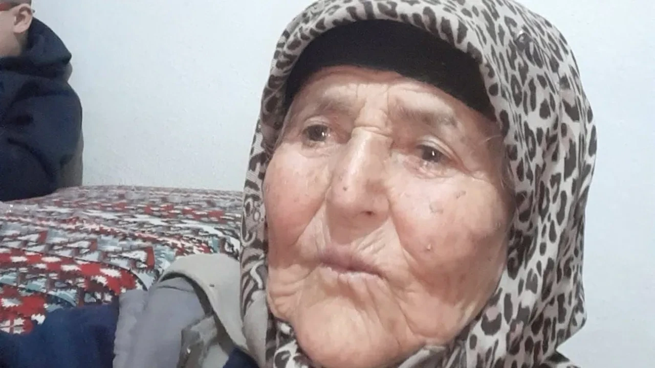 Tarlada feci ölüm! Tarım işçici yaşlı kadın uyurken iş makinesinin altında kaldı
