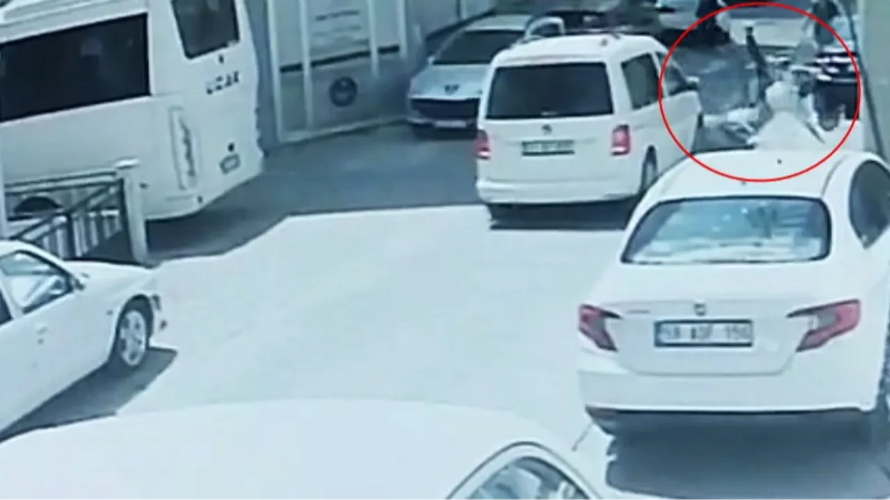 Metrelerce havaya savruldu! Yürekleri ağza getiren kaza kamerada