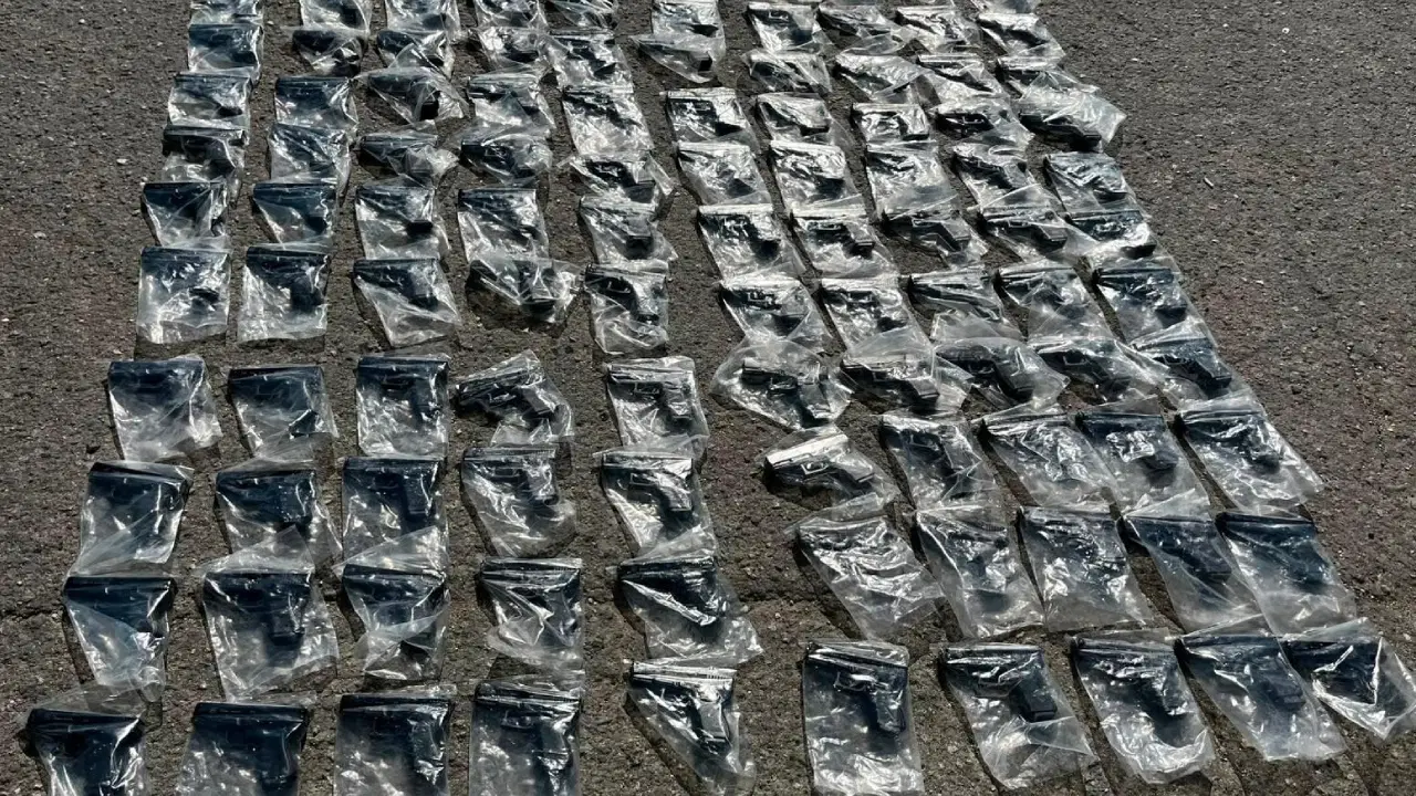 Tuzla'da durdurulan otobüsten cephanelik çıktı: 120 silah ele geçirildi
