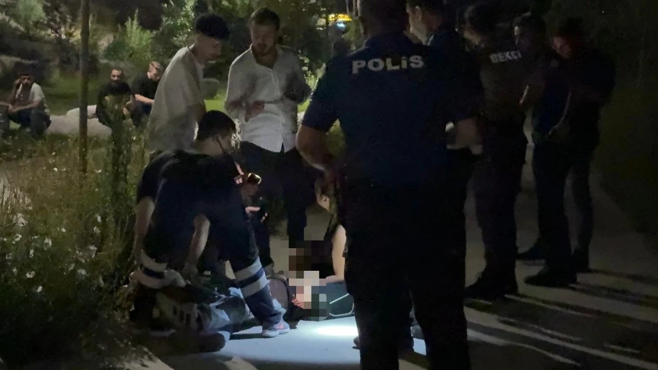 Parkta bıçaklı kavga: 1’i ağır, 3 yaralı