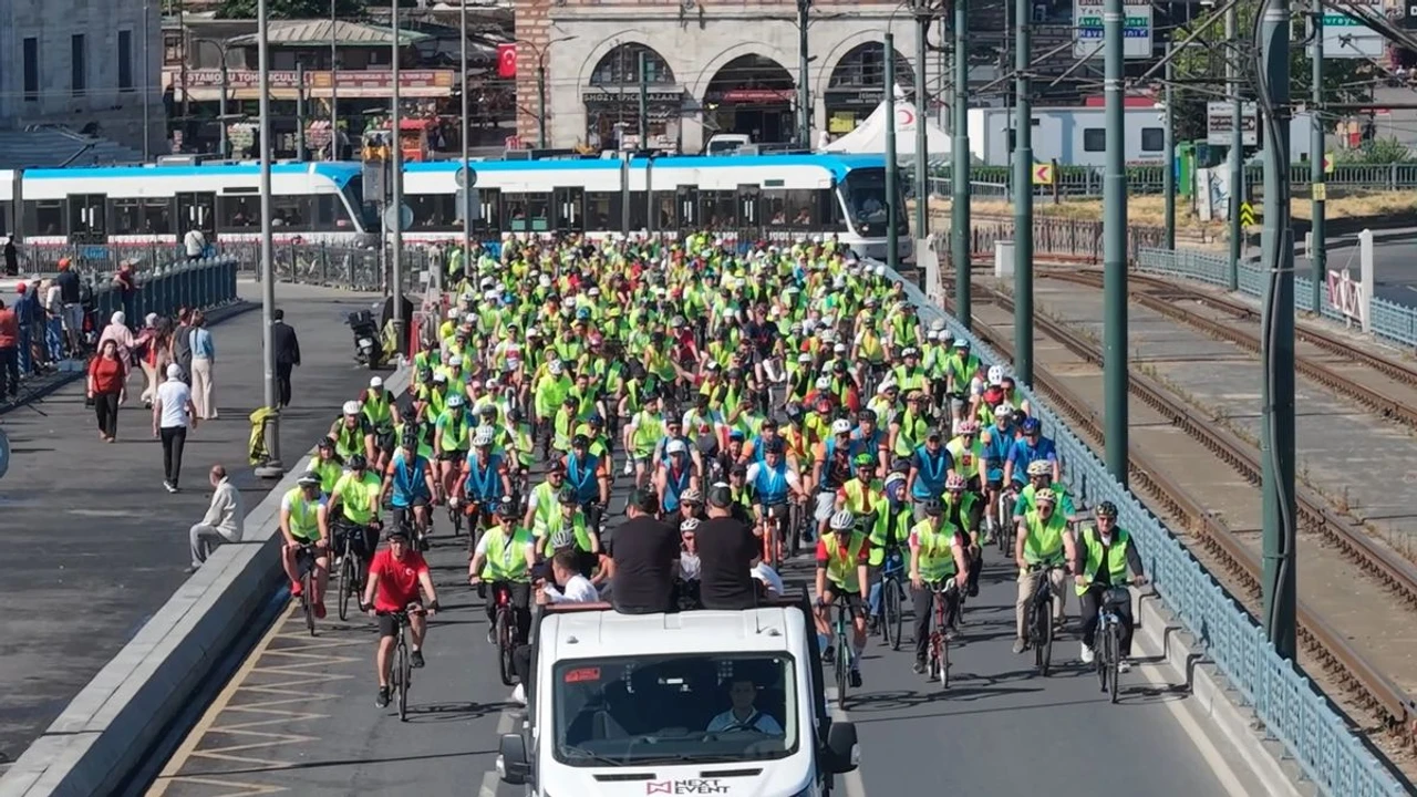Milli maçın ardından Tarihi Yarımada'da pedal çevirdiler