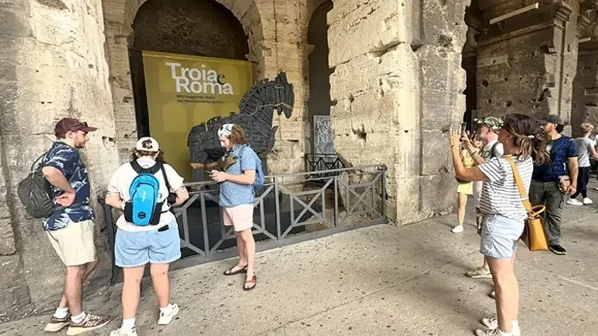 Roma'nın kalbi Kolezyum'da Troya'nın hikâyesi dünyayla buluştu