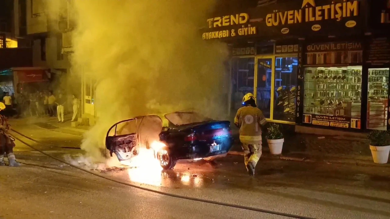 Sürücü son anda kurtuldu: Seyir halindeki araç yandı