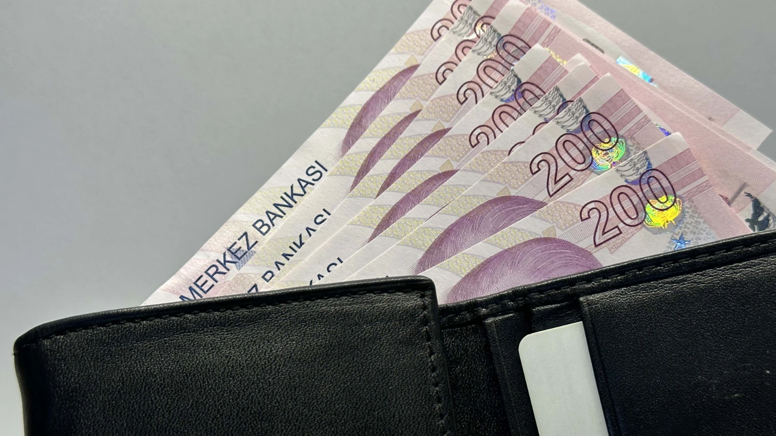 Ücretli çalışan sayısı nisanda arttı