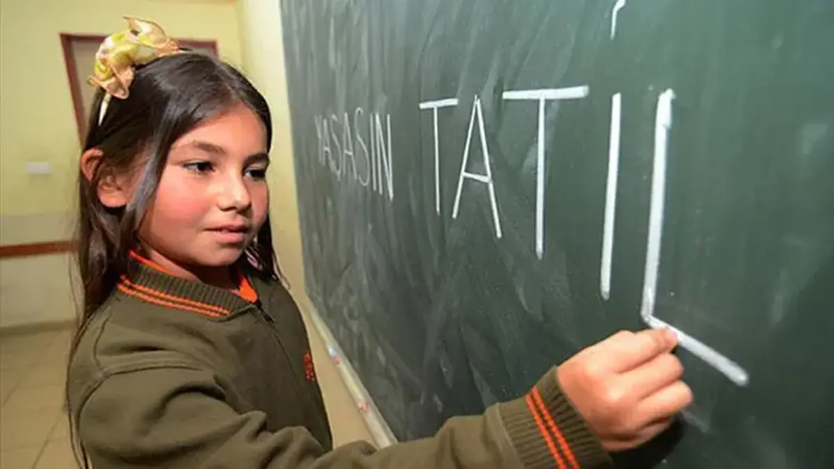 SON DAKİKA... Bakan Tekin duyurdu: Cuma günü okullar tatil
