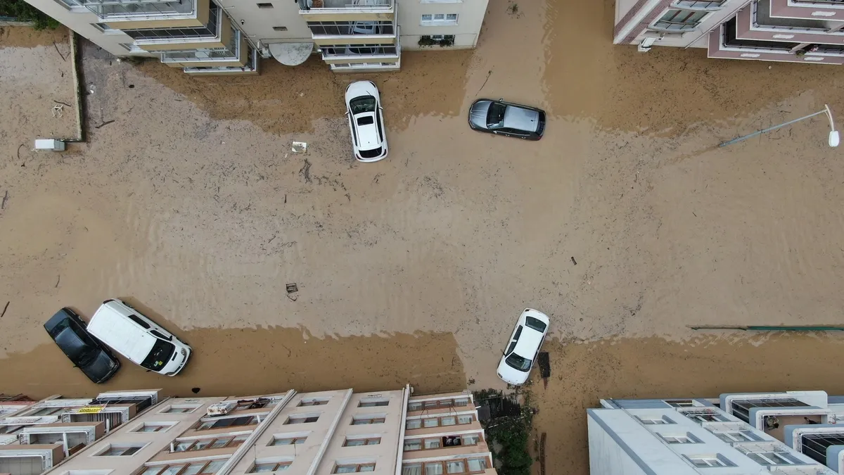 Kastamonu Cide'yi sağanak vurdu