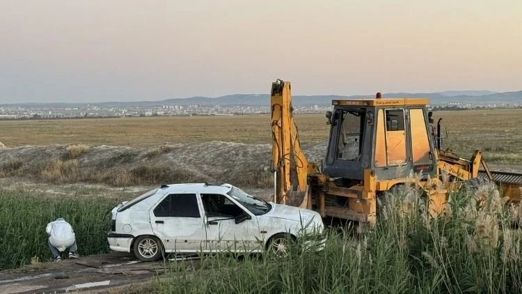Yürek yakan kaza… Dereye devrilen otomobildeki 3 çocuk öldü, 4 kişi yaralandı