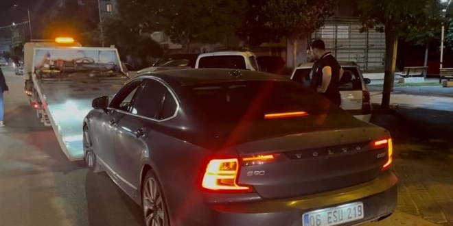 Çakarlı araçla trafikte seyreden sürücüye 786 bin TL ceza