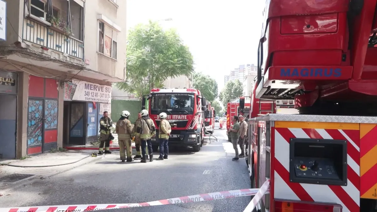 Kadıköy'de korkutan yangına itfaiye yetişti