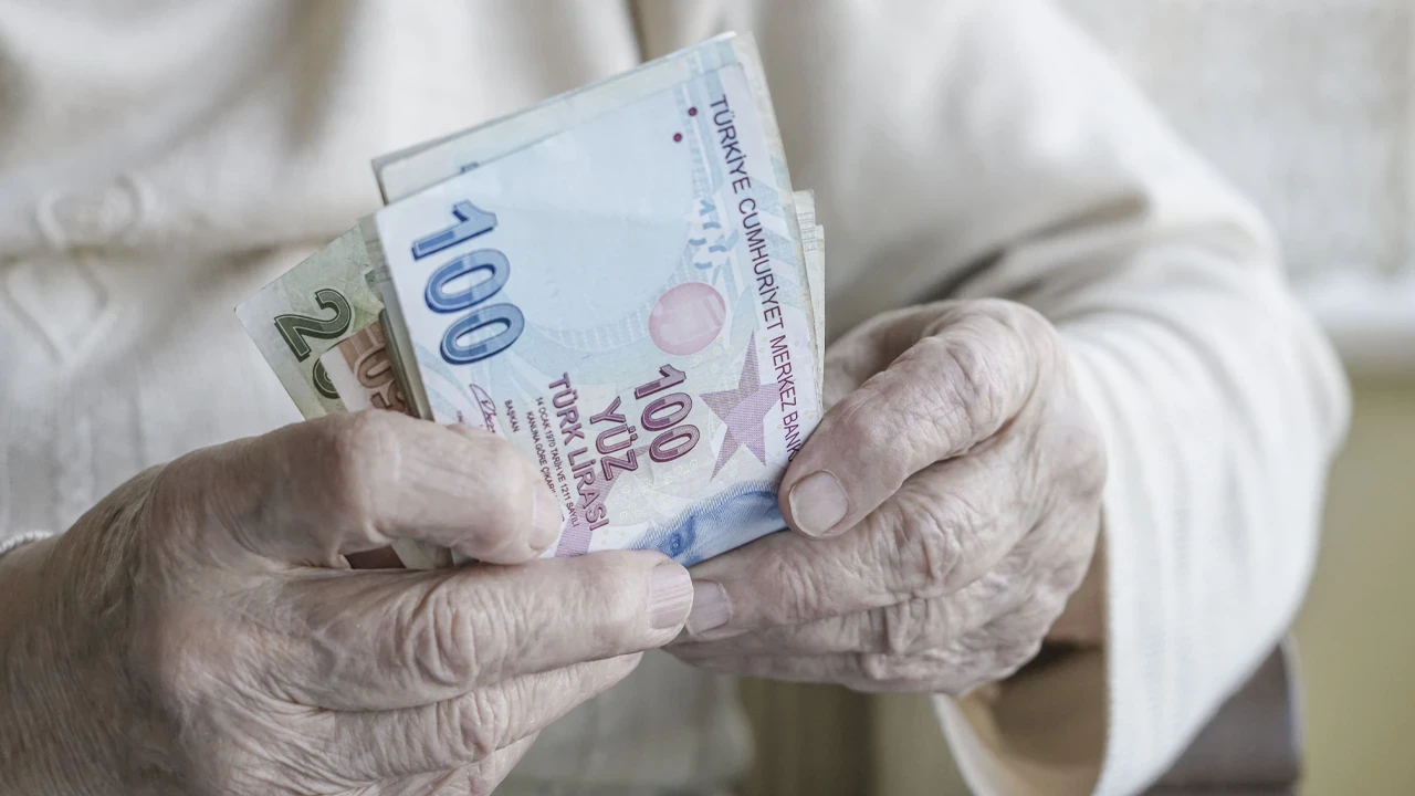 Haziran Ayı Ödemeleri Başladı: Yaşlı ve Engelli Aylıkları Hesaplara Yatıyor