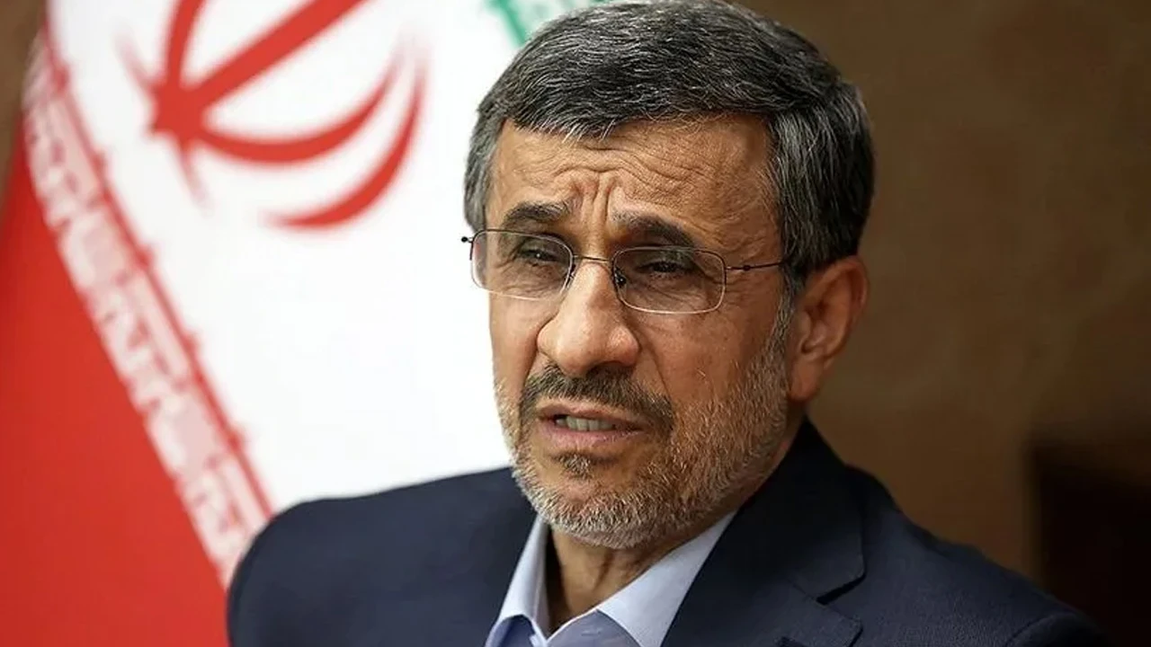 Öldüğü iddia edilmişti! Ahmedinejad ortaya çıktı: Hamaney'in cenazesinde görüntülendi